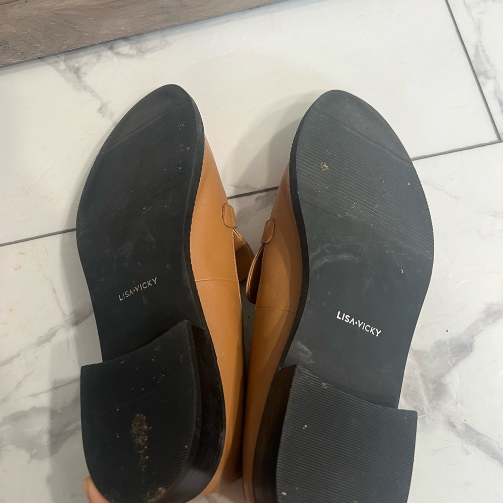 NWOT Lisa Vicky Tan Leather Loafers with Gold Accent and Flat Heel - Picture 6 of 6
